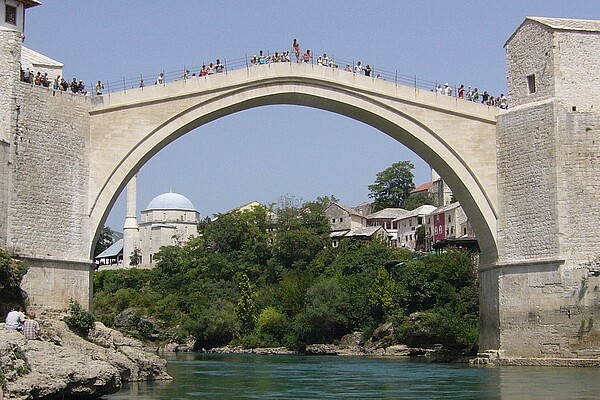 Author: fer-filol; URL: https://commons.wikimedia.org/wiki/File:Puente_de_Mostar.JPG