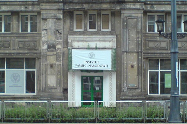 Author: Daniel Koć; URL: https://commons.wikimedia.org/wiki/File:Institute_of_National_Remembrance_-_Marsza%C5%82kowska_street.jpg